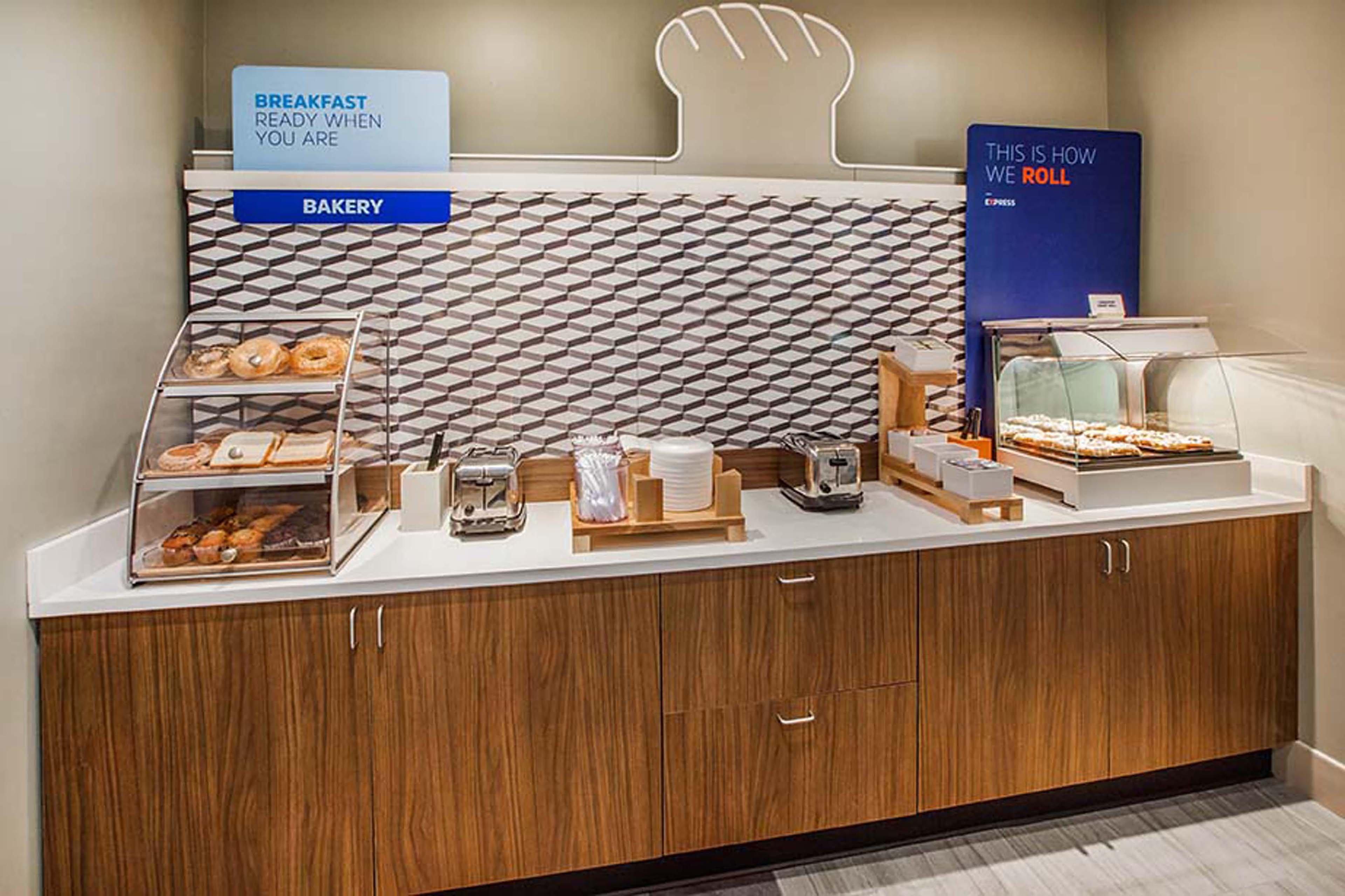 Holiday Inn Express Queensbury-Lake George Area By Ihg Экстерьер фото