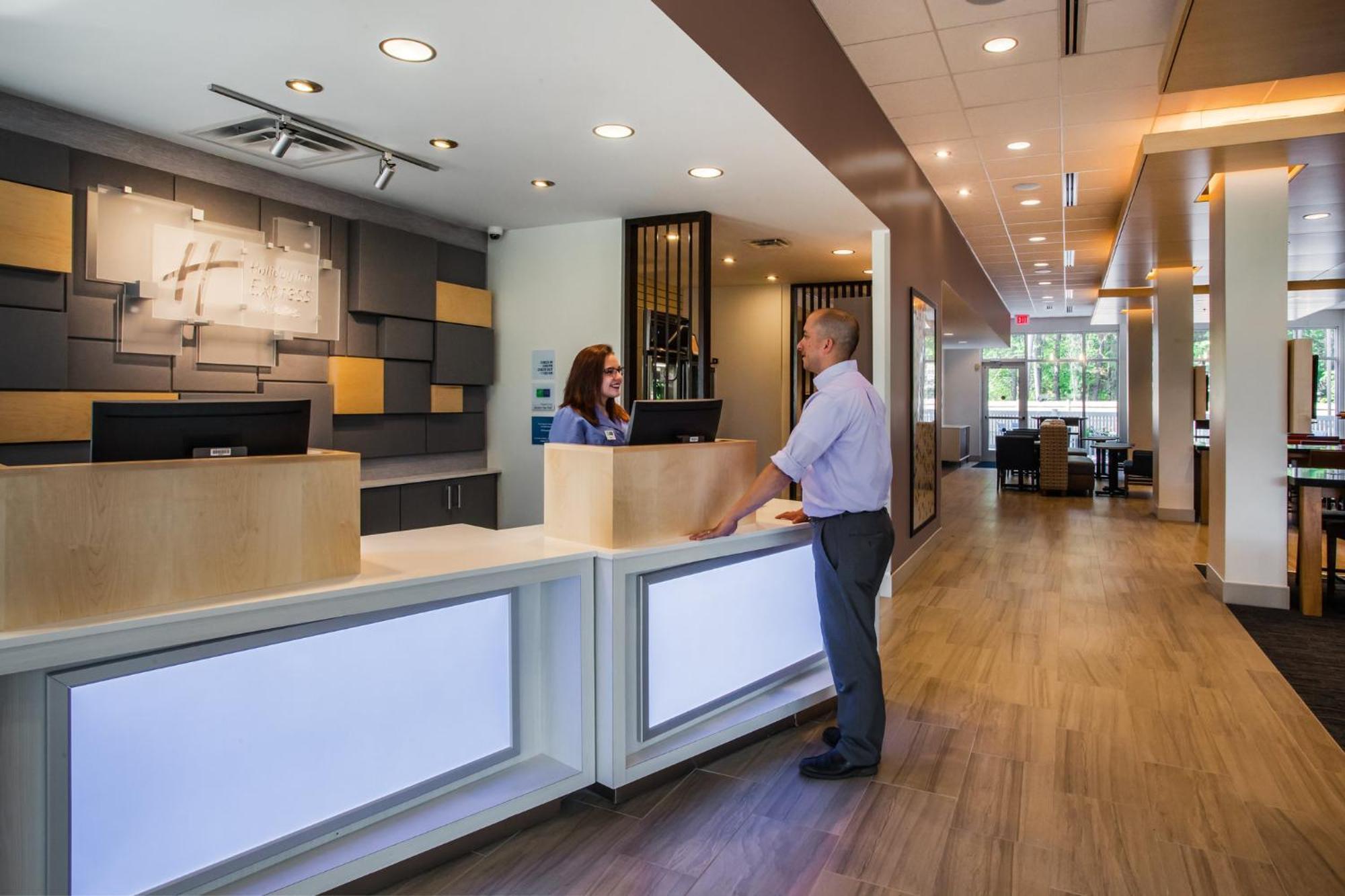 Holiday Inn Express Queensbury-Lake George Area By Ihg Экстерьер фото